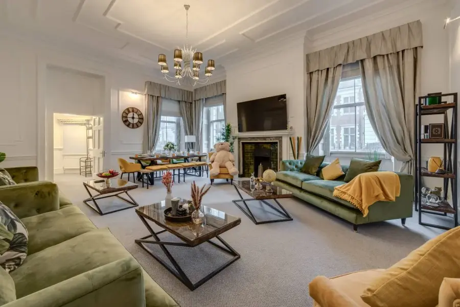 Chic Urban Haven in Mayfair